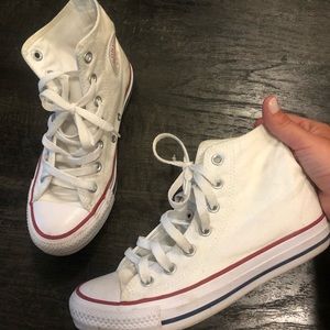 High Top White Converse fits size 7 CHUCK TAYLOR